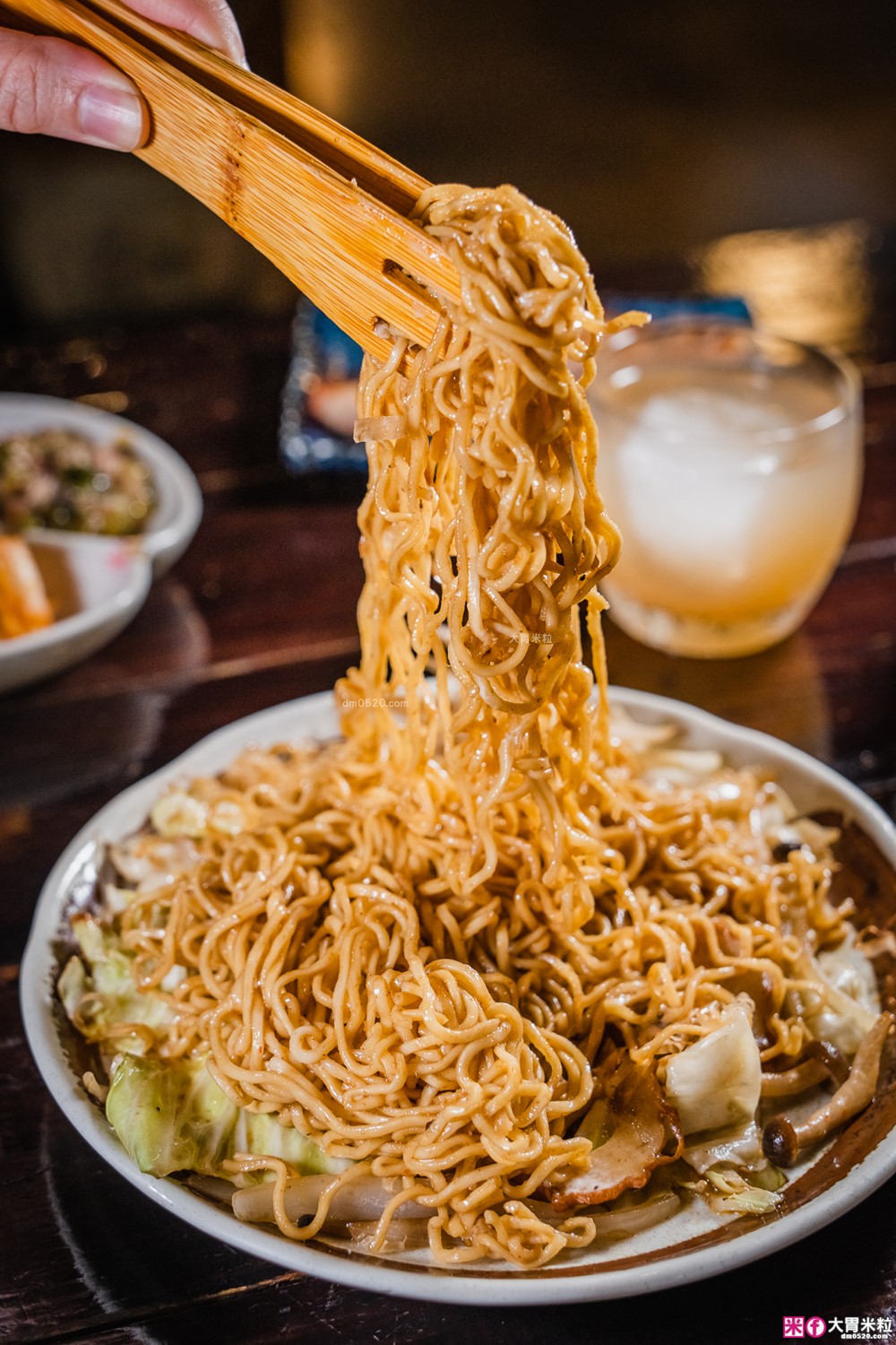 老饕激推台北居酒屋「彡耕居食事所 」隱身市民大道的日式昭和風深夜食堂│500碗得獎居酒屋推薦│台北市民大道居酒屋推薦