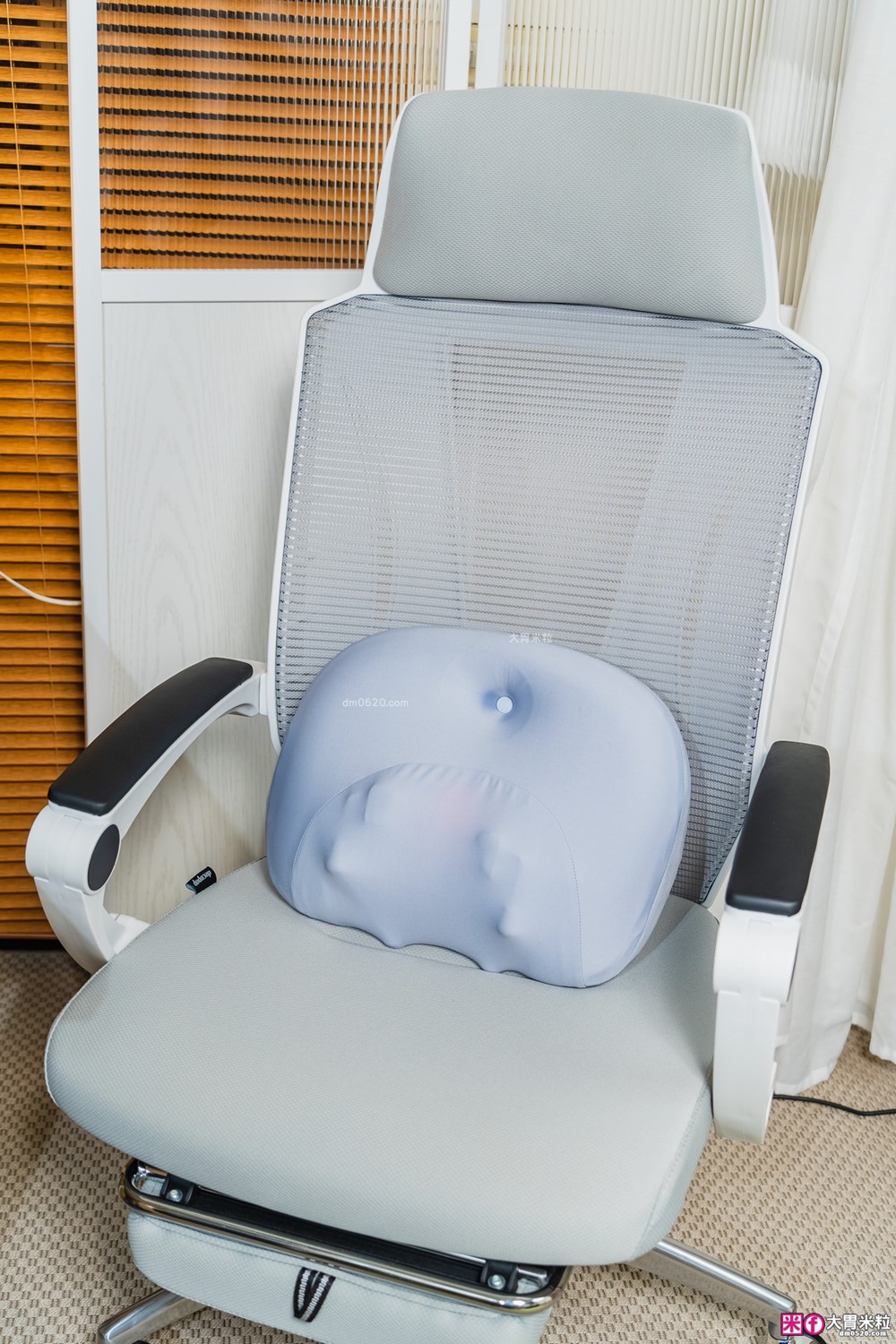 低頭族救星！JHT「NeckRelax 頸椎鬆揉暖枕」開箱，千元平價享受按摩師級舒壓