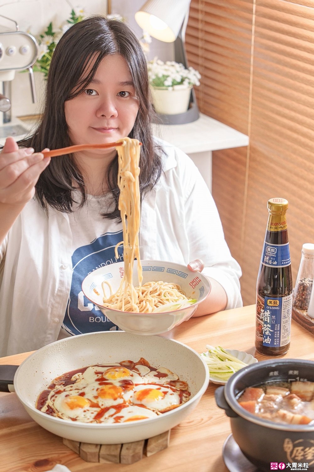 廚房神醬「黑龍醋黑豆蔭油」評價開箱│120天日曝月露黑豆蔭油+釀造醋，一瓶搞定沾拌炒滷