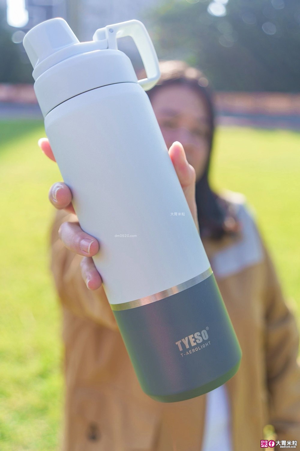TYESO 環保杯評價|TYESO羽量彈跳隨行杯+TYESO氣泡飲鎖壓瓶實測!通勤/野餐兩款環保杯一次開箱 TYESO 環保杯評價|TYESO羽量彈跳隨行杯+TYESO氣泡飲鎖壓瓶實測!通勤/野餐兩款環保杯一次開箱