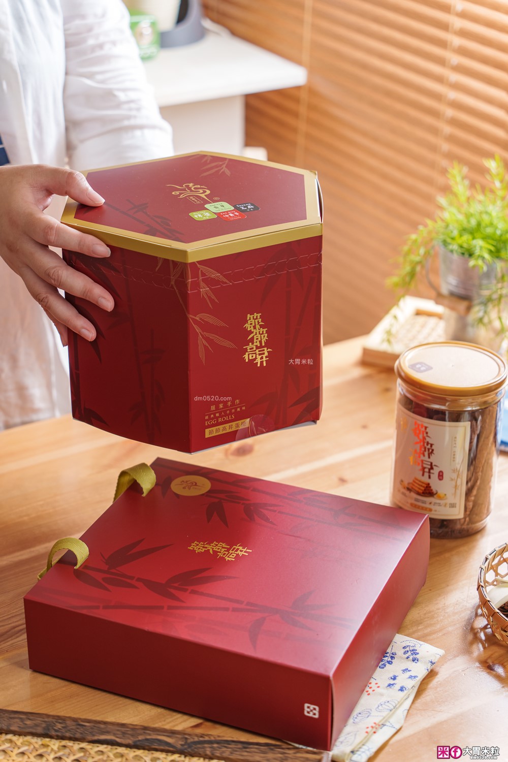 彰化蛋捲買哪家?「屈家手作蛋捲」全台獨家竹節造型~年節送禮超有面子│網購蛋捲禮盒開箱│彰化點心伴手禮推薦