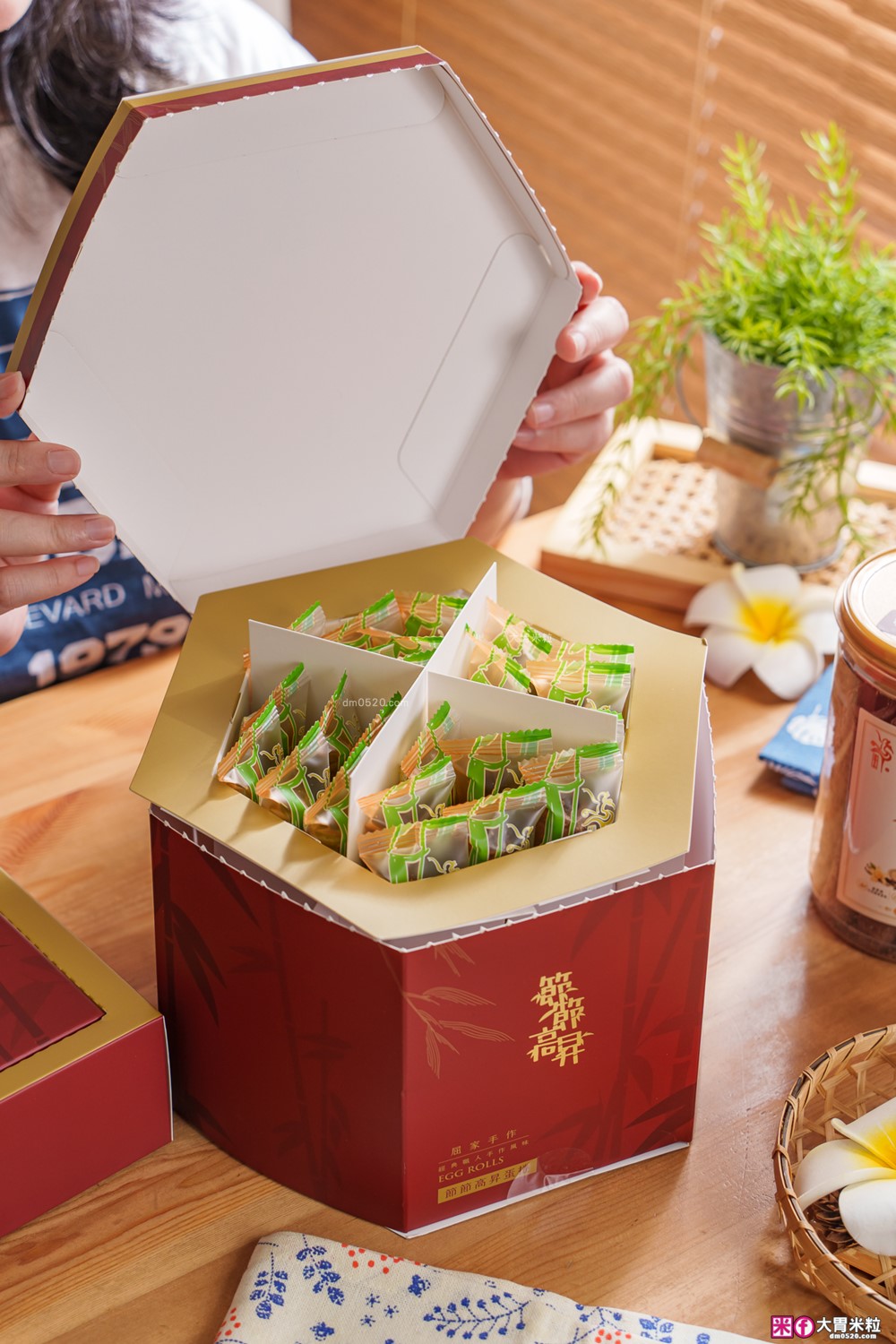 彰化蛋捲買哪家?「屈家手作蛋捲」全台獨家竹節造型~年節送禮超有面子│網購蛋捲禮盒開箱│彰化點心伴手禮推薦