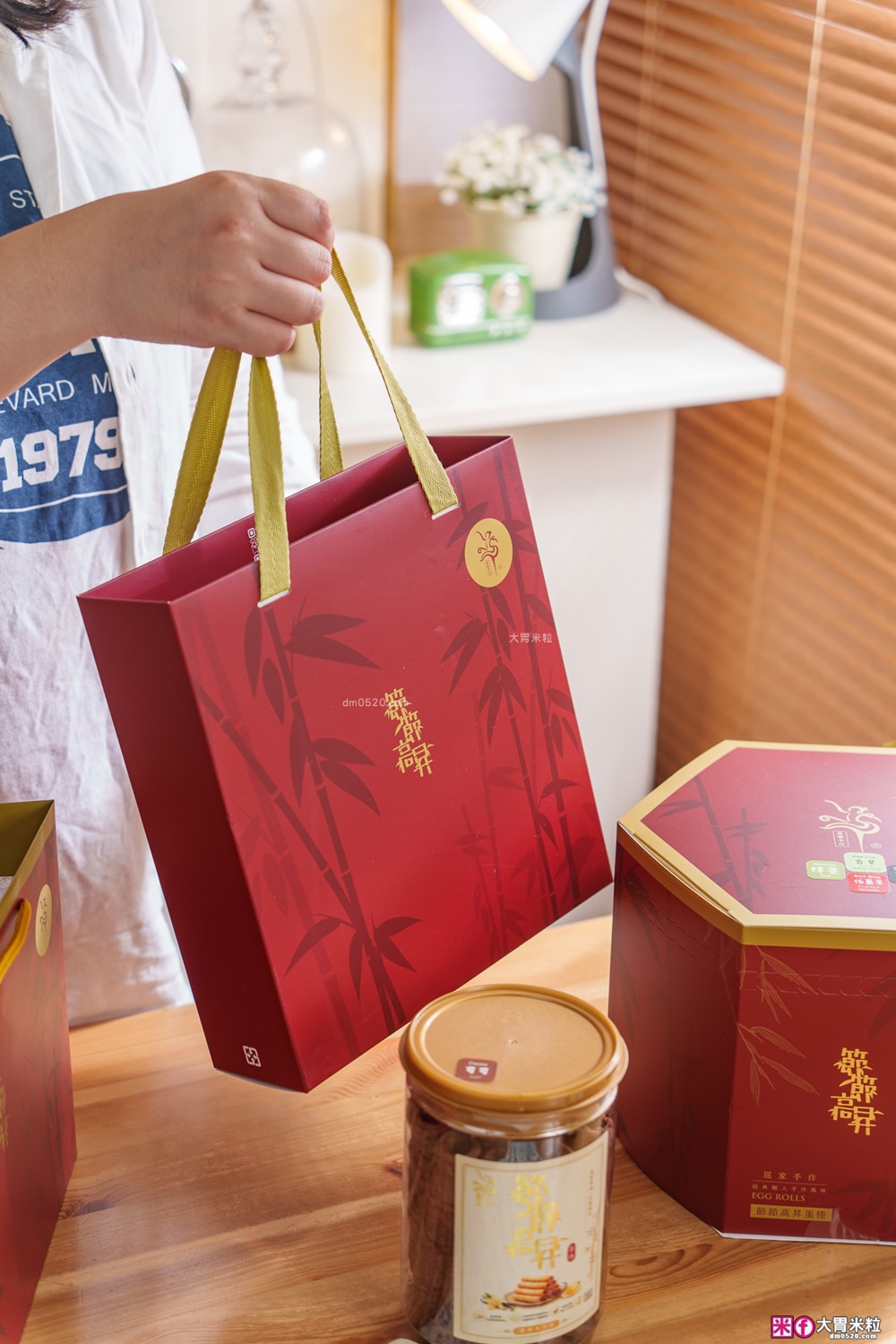 彰化蛋捲買哪家?「屈家手作蛋捲」全台獨家竹節造型~年節送禮超有面子│網購蛋捲禮盒開箱│彰化點心伴手禮推薦