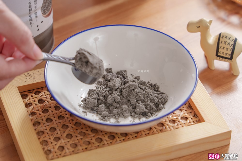 營養穀物粉推薦「耕沅94細高鈣黑芝麻粉」極細不刮喉~從早餐飲品到涼麵都能玩出新花樣│黑芝麻粉料理