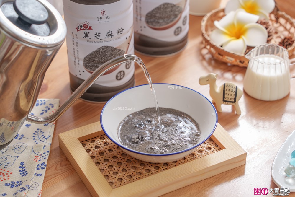 營養穀物粉推薦「耕沅94細高鈣黑芝麻粉」極細不刮喉~從早餐飲品到涼麵都能玩出新花樣│黑芝麻粉料理