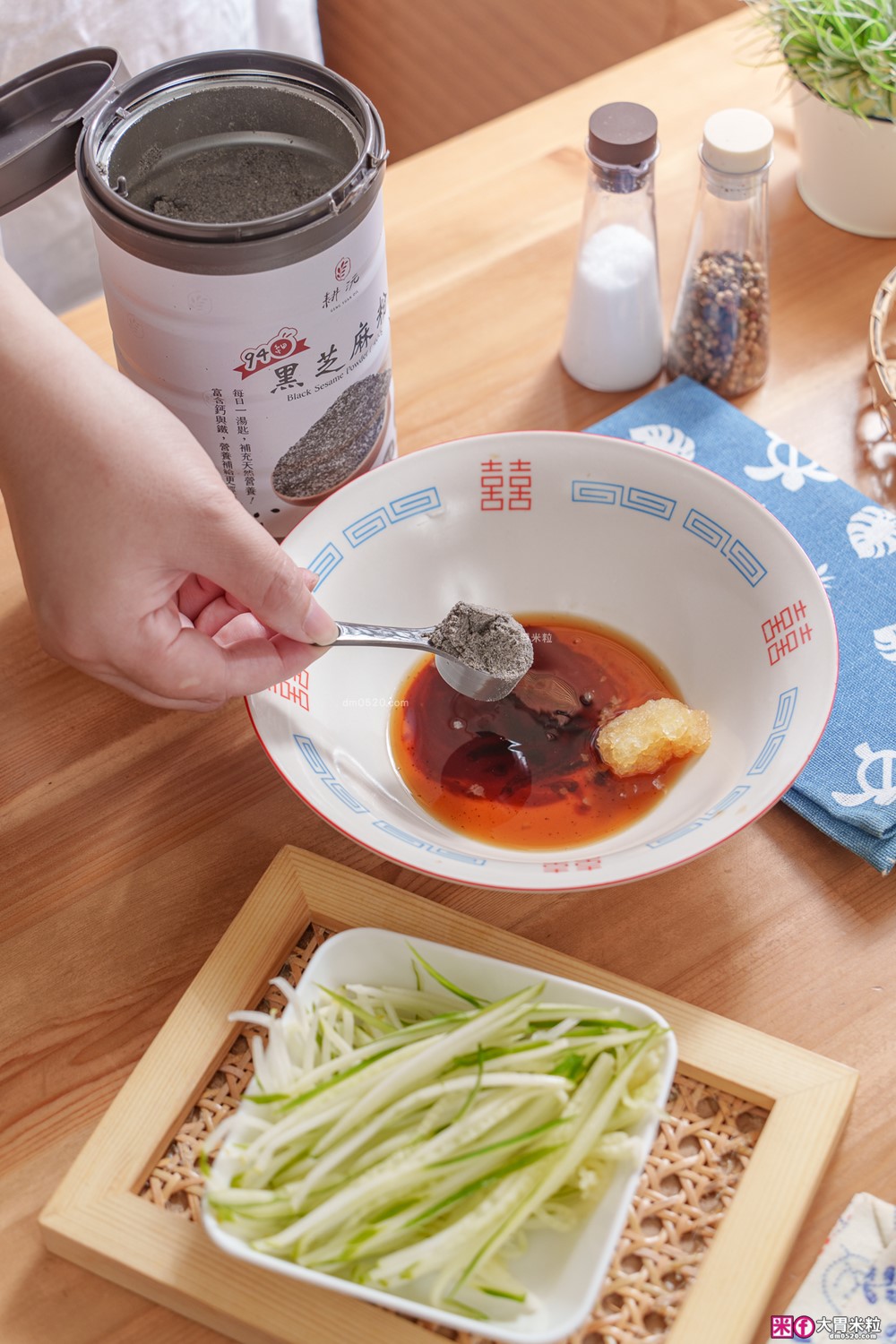 營養穀物粉推薦「耕沅94細高鈣黑芝麻粉」極細不刮喉~從早餐飲品到涼麵都能玩出新花樣│黑芝麻粉料理