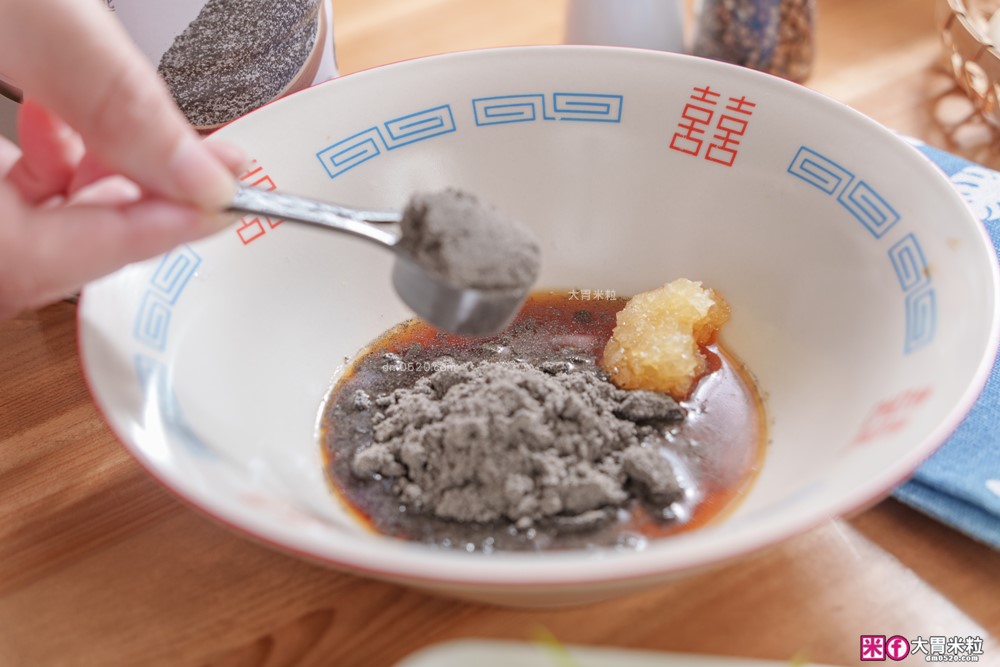 營養穀物粉推薦「耕沅94細高鈣黑芝麻粉」極細不刮喉~從早餐飲品到涼麵都能玩出新花樣│黑芝麻粉料理