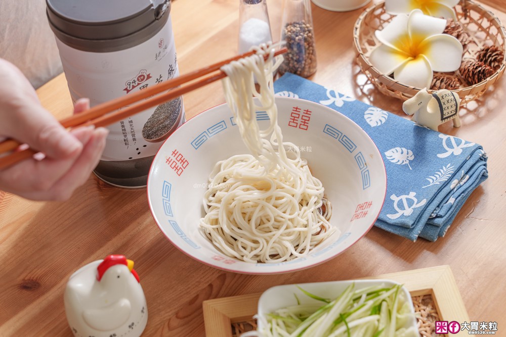 營養穀物粉推薦「耕沅94細高鈣黑芝麻粉」極細不刮喉~從早餐飲品到涼麵都能玩出新花樣│黑芝麻粉料理
