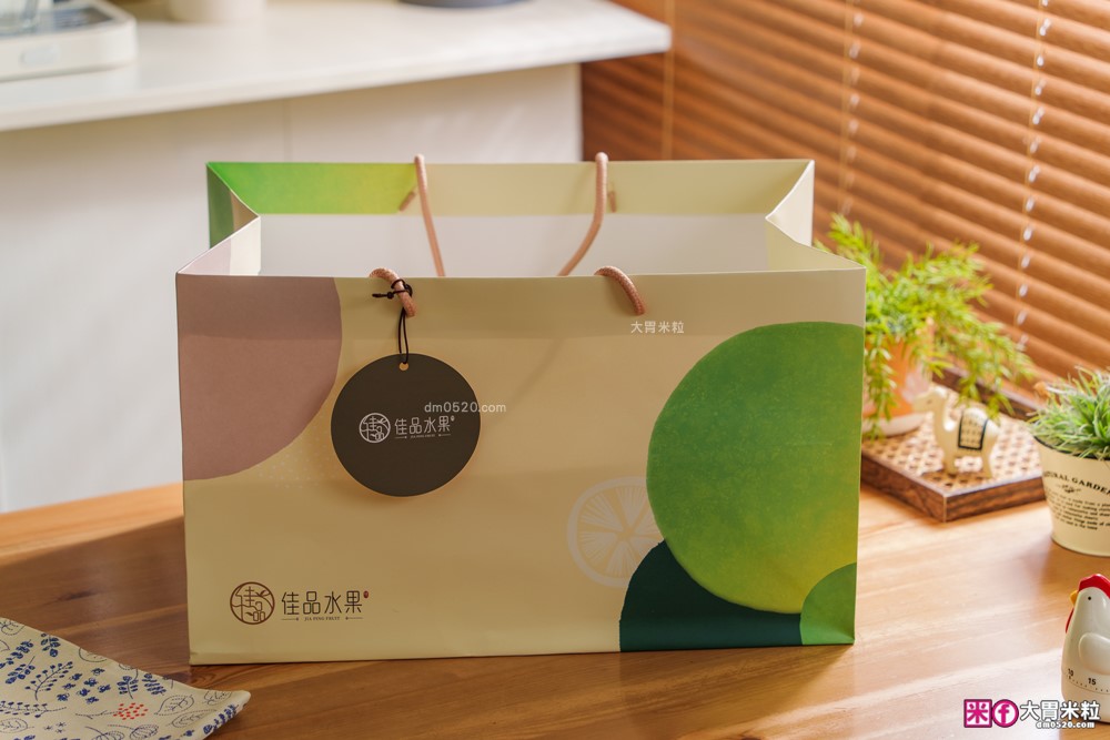 水果界愛馬仕「佳品水果」奢華水果木禮盒開箱│大口品嚐日本麝香葡萄+唐津蜜柑~企業送禮與長輩最愛首選！