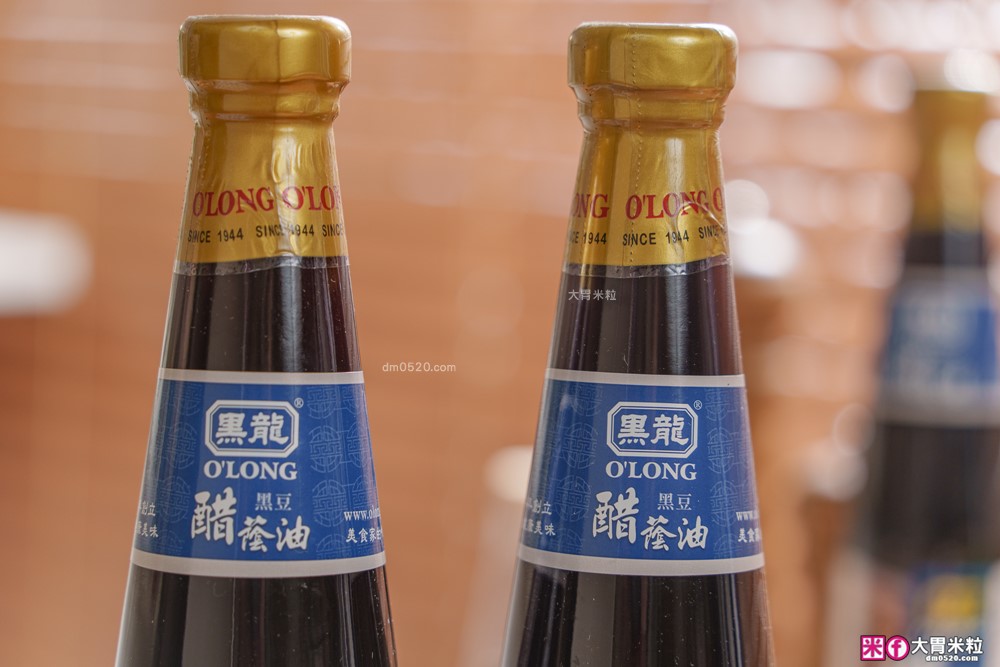廚房神醬「黑龍醋黑豆蔭油」評價開箱│120天日曝月露黑豆蔭油+釀造醋，一瓶搞定沾拌炒滷