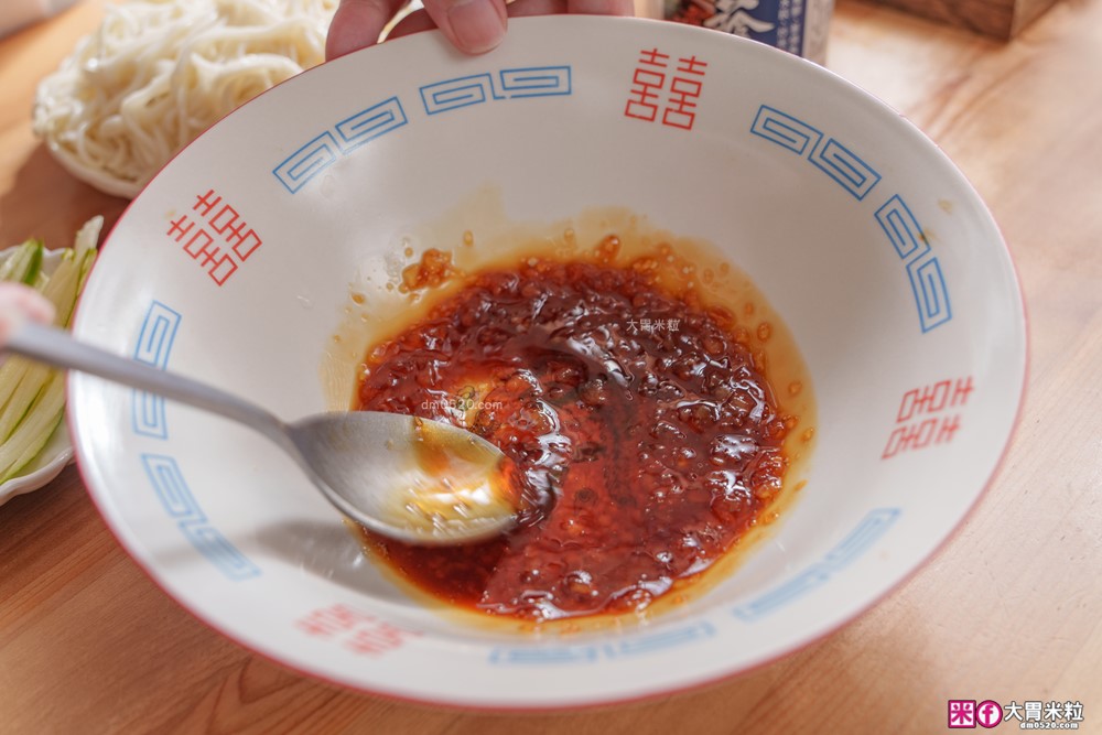 廚房神醬「黑龍醋黑豆蔭油」評價開箱│120天日曝月露黑豆蔭油+釀造醋,一瓶搞定沾拌炒滷 廚房神醬「黑龍醋黑豆蔭油」評價開箱│120天日曝月露黑豆蔭油+釀造醋,一瓶搞定沾拌炒滷