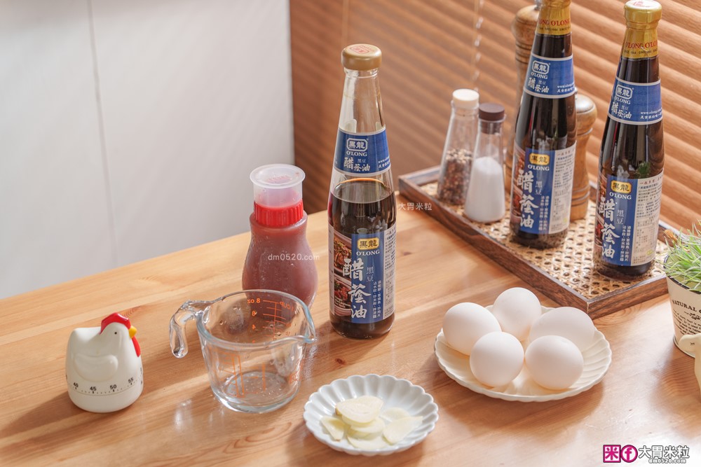 廚房神醬「黑龍醋黑豆蔭油」評價開箱│120天日曝月露黑豆蔭油+釀造醋，一瓶搞定沾拌炒滷