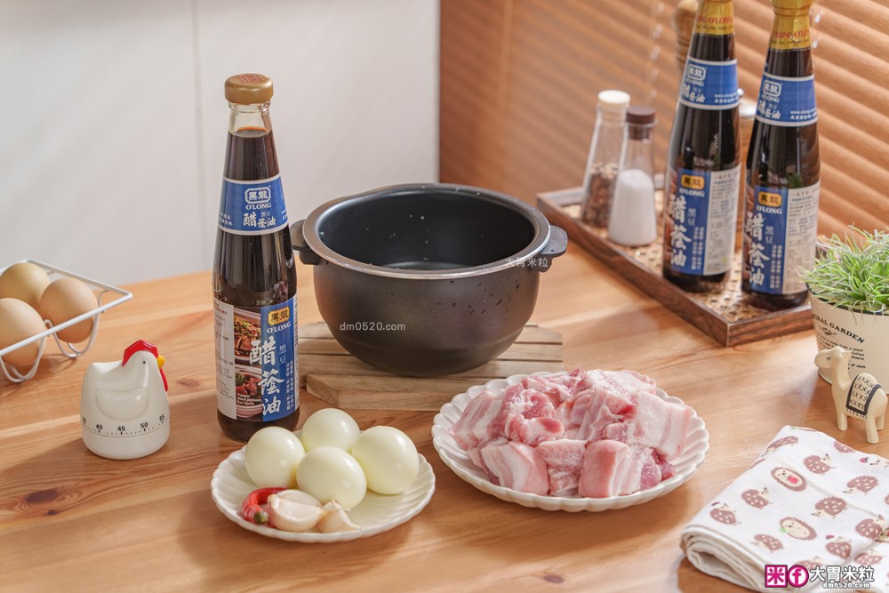 廚房神醬「黑龍醋黑豆蔭油」評價開箱│120天日曝月露黑豆蔭油+釀造醋，一瓶搞定沾拌炒滷