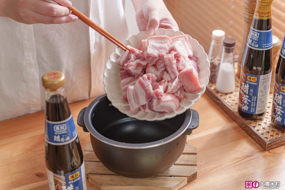 廚房神醬「黑龍醋黑豆蔭油」評價開箱│120天日曝月露黑豆蔭油+釀造醋，一瓶搞定沾拌炒滷