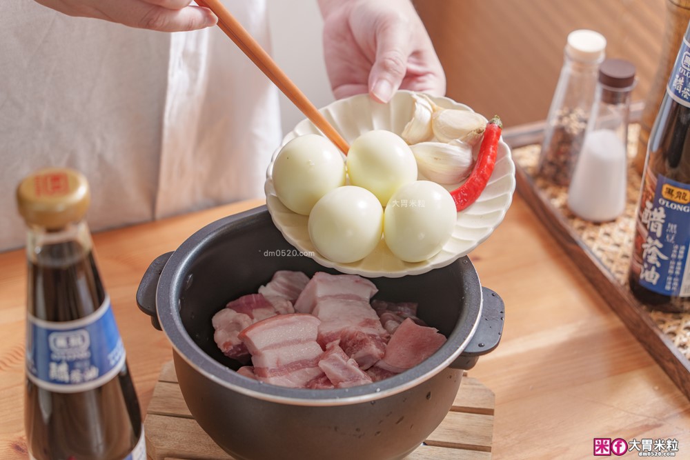廚房神醬「黑龍醋黑豆蔭油」評價開箱│120天日曝月露黑豆蔭油+釀造醋,一瓶搞定沾拌炒滷 廚房神醬「黑龍醋黑豆蔭油」評價開箱│120天日曝月露黑豆蔭油+釀造醋,一瓶搞定沾拌炒滷