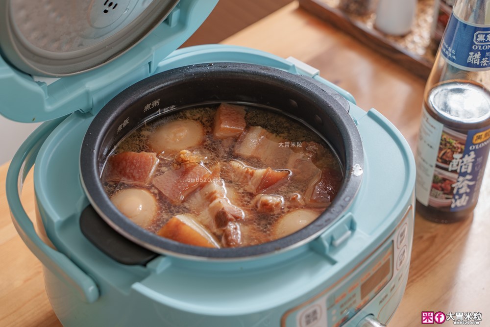 廚房神醬「黑龍醋黑豆蔭油」評價開箱│120天日曝月露黑豆蔭油+釀造醋，一瓶搞定沾拌炒滷