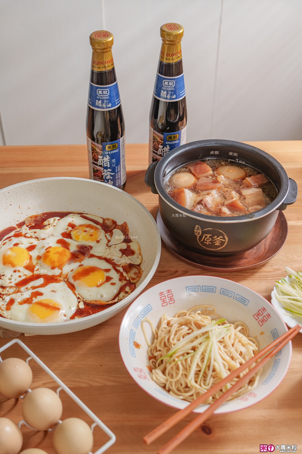 廚房神醬「黑龍醋黑豆蔭油」評價開箱│120天日曝月露黑豆蔭油+釀造醋，一瓶搞定沾拌炒滷