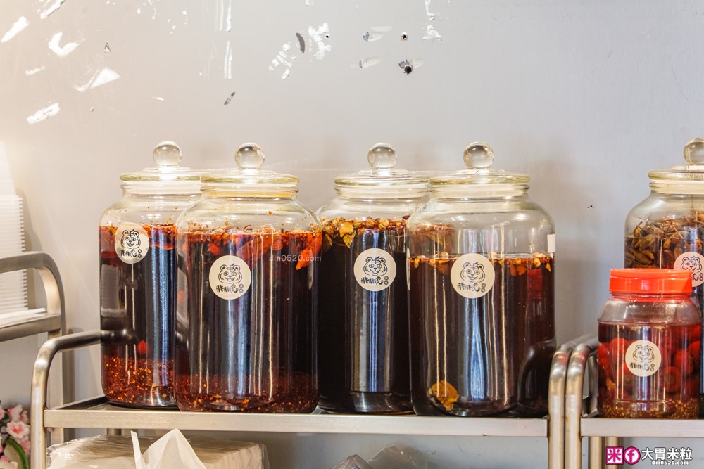 永和滷味推薦！開箱「胖胖虎滷味」川式油滷專門店，限量甜皮鴨與藤椒手撕雞太欠吃！