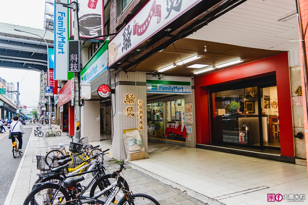 騷煲羊肉湯評價│泰和樓新品牌「騷煲羊肉湯」清燉/紅燒羊肉湯+松露滷肉飯必吃開箱│台北中山區湯品推薦
