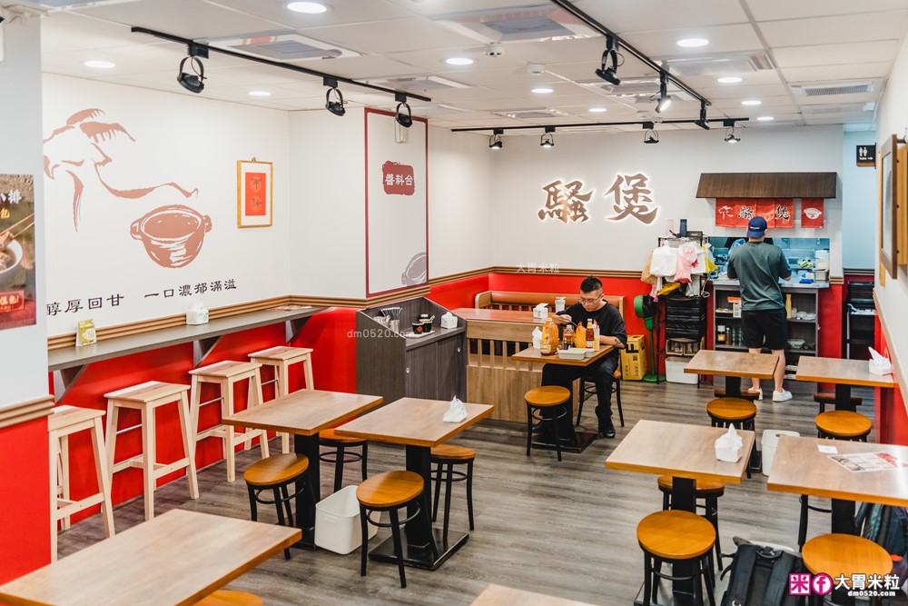 騷煲羊肉湯評價│泰和樓新品牌「騷煲羊肉湯」清燉/紅燒羊肉湯+松露滷肉飯必吃開箱│台北中山區湯品推薦