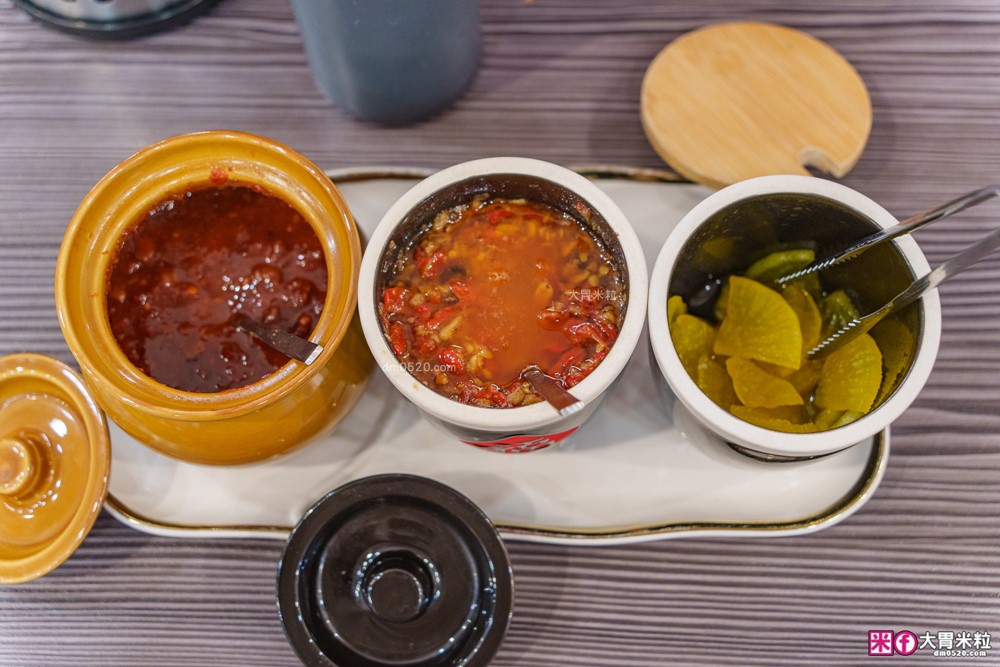 騷煲羊肉湯評價│泰和樓新品牌「騷煲羊肉湯」清燉/紅燒羊肉湯+松露滷肉飯必吃開箱│台北中山區湯品推薦