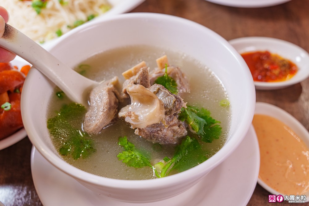 騷煲羊肉湯評價│泰和樓新品牌「騷煲羊肉湯」清燉/紅燒羊肉湯+松露滷肉飯必吃開箱│台北中山區湯品推薦