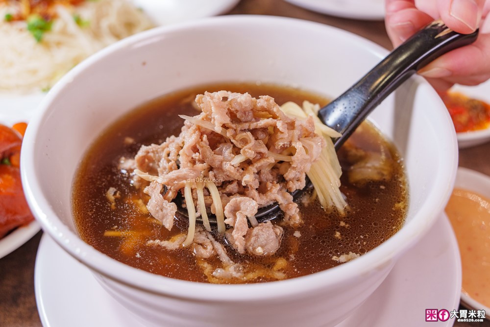 騷煲羊肉湯評價│泰和樓新品牌「騷煲羊肉湯」清燉/紅燒羊肉湯+松露滷肉飯必吃開箱│台北中山區湯品推薦