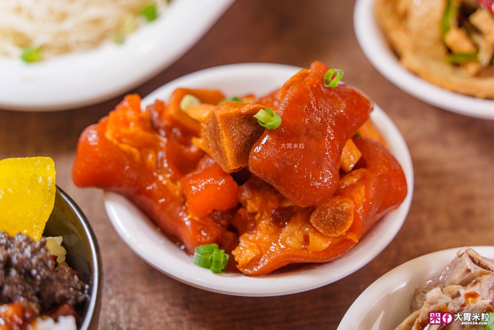 騷煲羊肉湯評價│泰和樓新品牌「騷煲羊肉湯」清燉/紅燒羊肉湯+松露滷肉飯必吃開箱│台北中山區湯品推薦