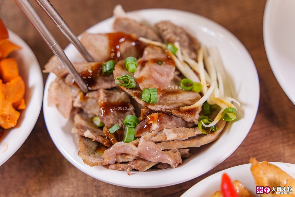 騷煲羊肉湯評價│泰和樓新品牌「騷煲羊肉湯」清燉/紅燒羊肉湯+松露滷肉飯必吃開箱│台北中山區湯品推薦
