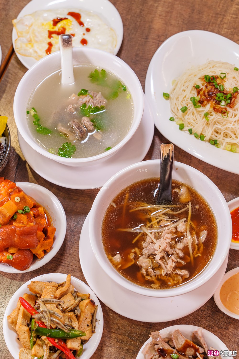 騷煲羊肉湯評價│泰和樓新品牌「騷煲羊肉湯」清燉/紅燒羊肉湯+松露滷肉飯必吃開箱│台北中山區湯品推薦