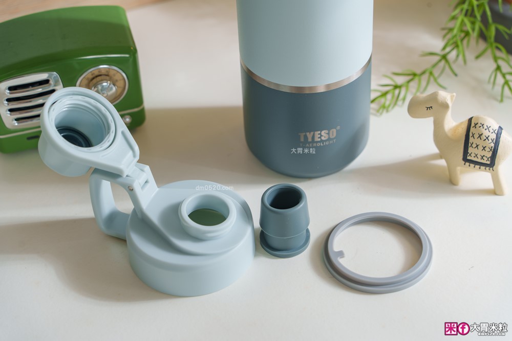 TYESO 環保杯評價｜TYESO羽量彈跳隨行杯+TYESO氣泡飲鎖壓瓶實測！通勤/野餐兩款環保杯一次開箱