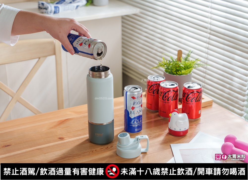 TYESO 環保杯評價｜TYESO羽量彈跳隨行杯+TYESO氣泡飲鎖壓瓶實測！通勤/野餐兩款環保杯一次開箱