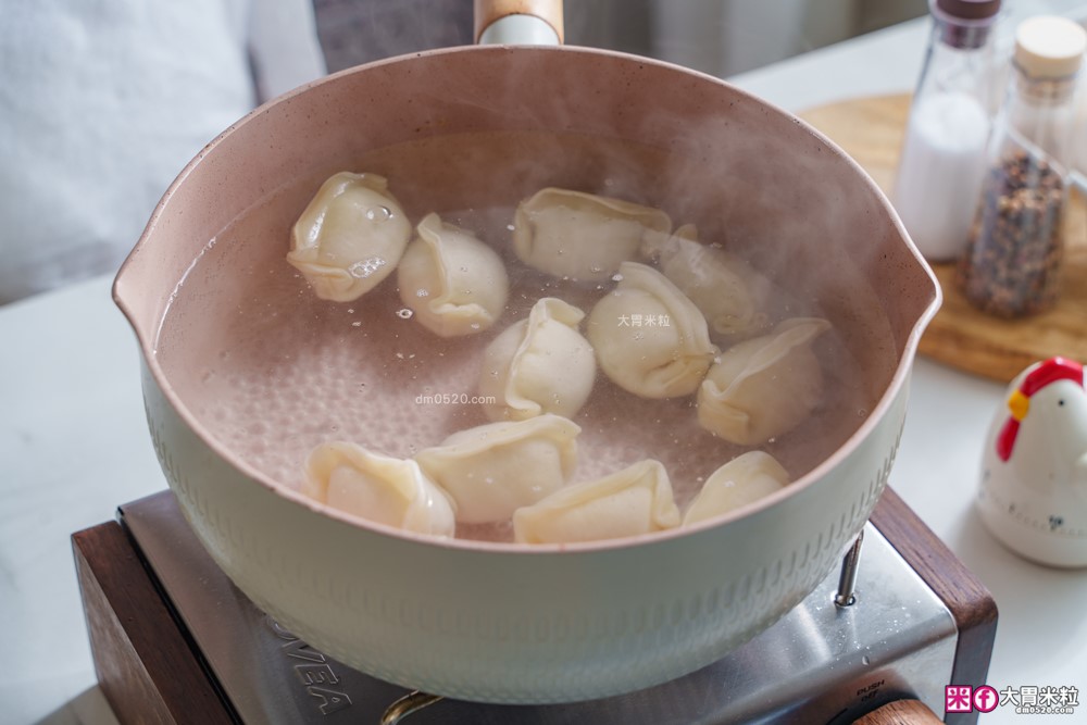 超強冷凍水餃推薦「漢來美食 宅美食水餃 鮮味食光系列」一口咬下竟然有整隻大鮮蝦！