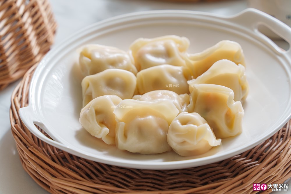 超強冷凍水餃推薦「漢來美食 宅美食水餃 鮮味食光系列」一口咬下竟然有整隻大鮮蝦！