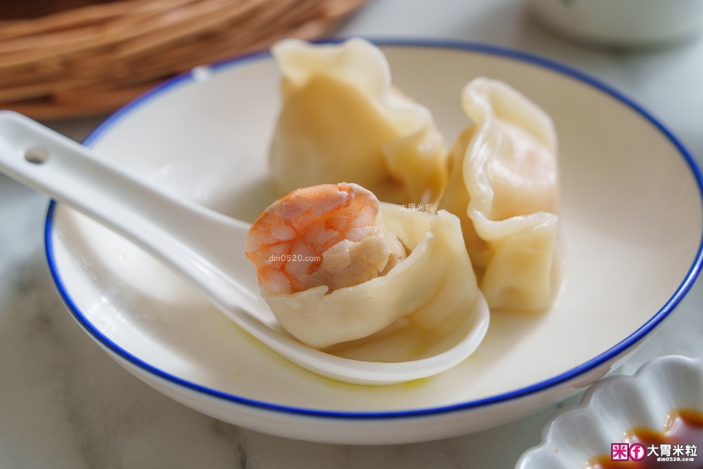 超強冷凍水餃推薦「漢來美食 宅美食水餃 鮮味食光系列」一口咬下竟然有整隻大鮮蝦！