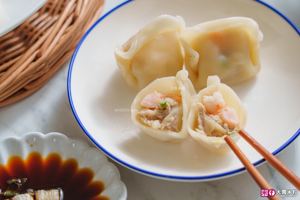 超強冷凍水餃推薦「漢來美食 宅美食水餃 鮮味食光系列」一口咬下竟然有整隻大鮮蝦！