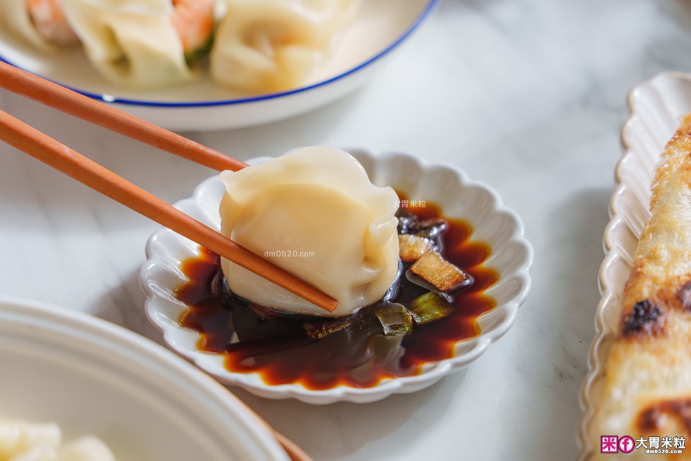 超強冷凍水餃推薦「漢來美食 宅美食水餃 鮮味食光系列」一口咬下竟然有整隻大鮮蝦！