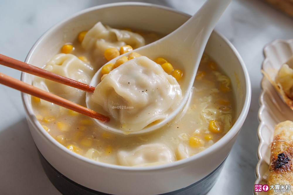超強冷凍水餃推薦「漢來美食 宅美食水餃 鮮味食光系列」一口咬下竟然有整隻大鮮蝦！