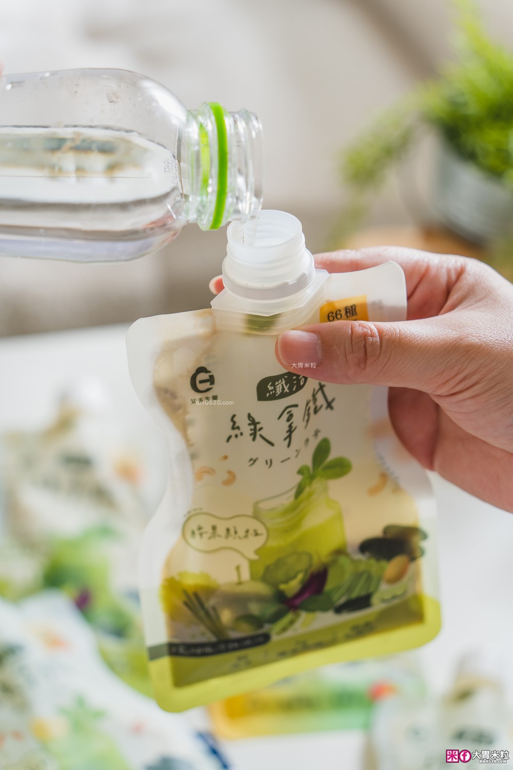 高纖綠拿鐵開箱「艾禾生醫 纖活 綠拿鐵」評價，10秒喝進66種蔬果精華，外食族高纖救星！
