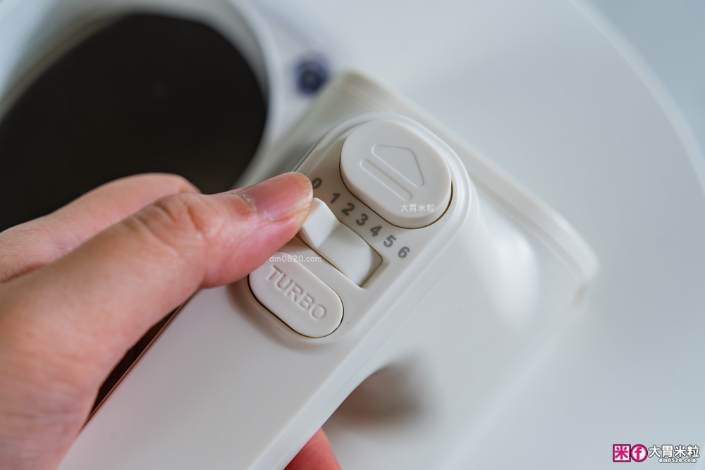 開箱「普樂 Polar 二合一收納式攪拌機」桌上/手持秒切換,告別手酸烘焙時光!打發甜點鮮奶油、揉麵一機搞定 開箱「普樂 Polar 二合一收納式攪拌機」桌上/手持秒切換,告別手酸烘焙時光!打發甜點鮮奶油、揉麵一機搞定